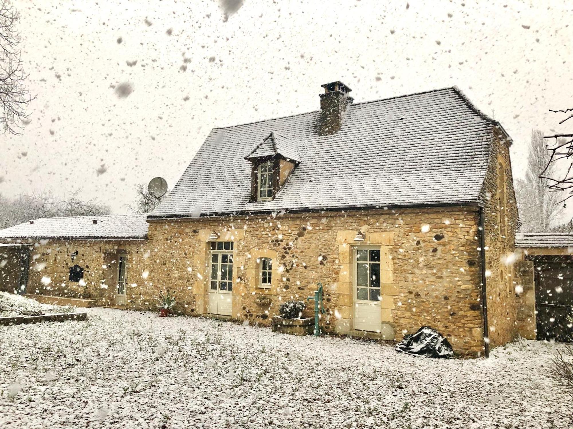 Вілла Les Perroutis Saint-Alvere Екстер'єр фото